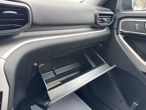 Used 2023 Ford Explorer XLT image 24