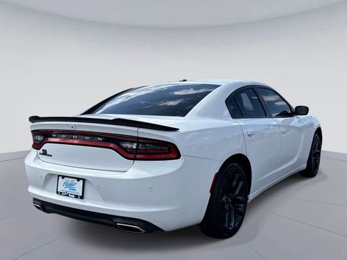 Used 2019 Dodge Charger SXT w/ Blacktop Package RWD image 4