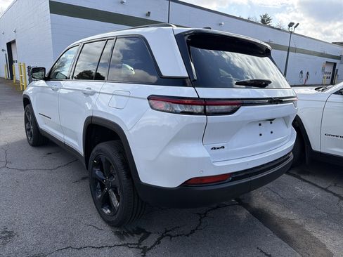 New 2025 Jeep Grand Cherokee Altitude AWD/4WD image 5