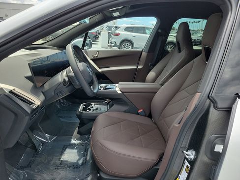 Used 2024 BMW iX xDrive50 w/ Sport Package AWD/4WD image 20