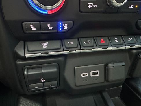 Used 2022 GMC Sierra 2500 AT4 w/ AT4 Preferred Package AWD/4WD image 46