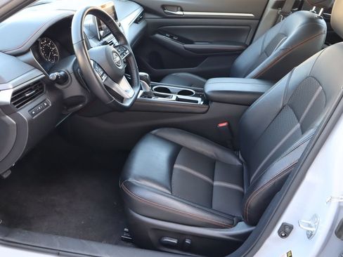 Used 2025 Nissan Altima 2.5 SR FWD image 15