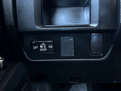 Certified 2017 Toyota Tacoma SR image 30