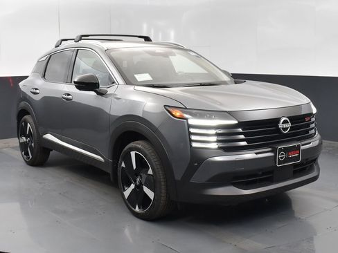 New 2026 Nissan Kicks SR w/ Cold Weather Package image 1