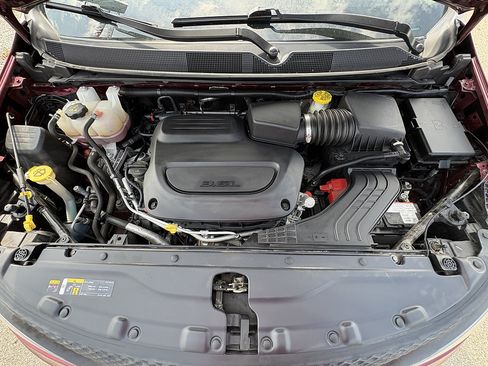 Used 2023 Chrysler Voyager LX FWD image 13