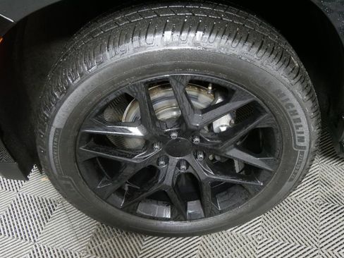 Used 2023 GMC Yukon SLT image 8