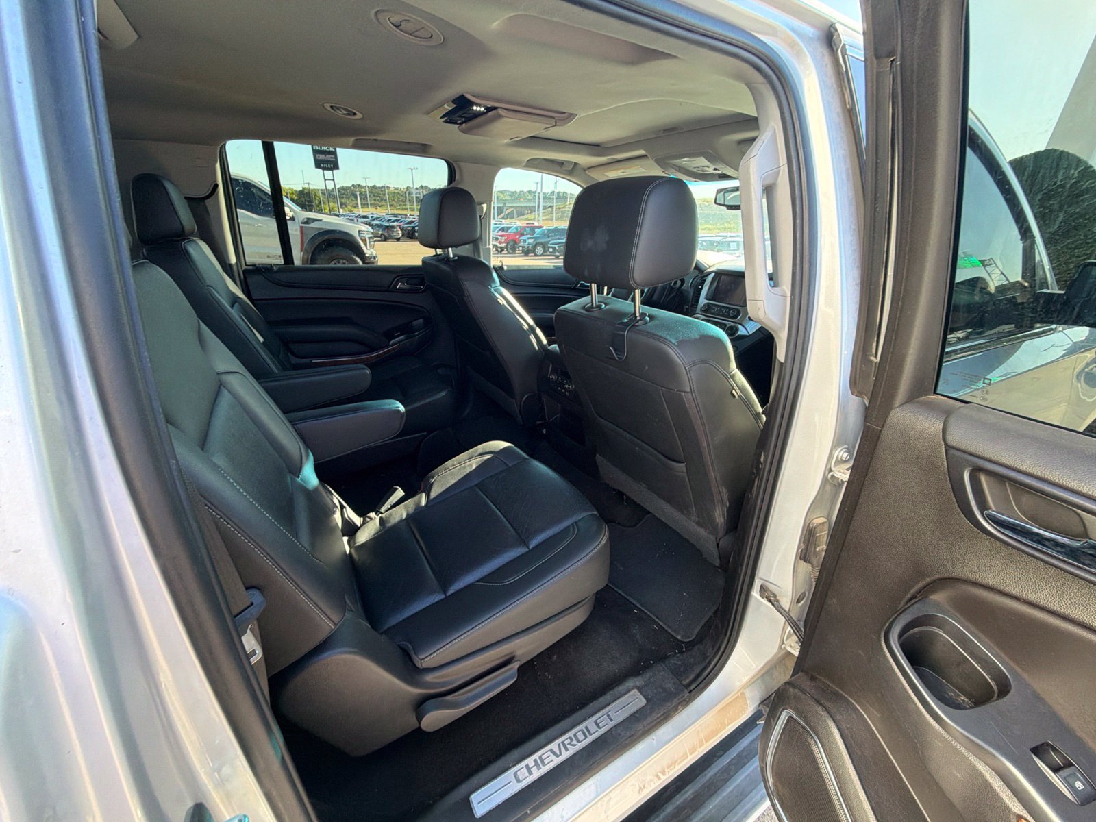 Used 2018 Chevrolet Suburban Premier AWD/4WD image 23