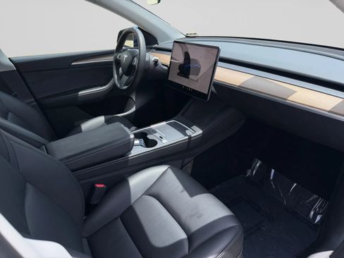 Used 2023 Tesla Model Y Performance AWD/4WD image 34