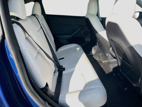 Used 2023 Tesla Model Y Long Range AWD/4WD image 29
