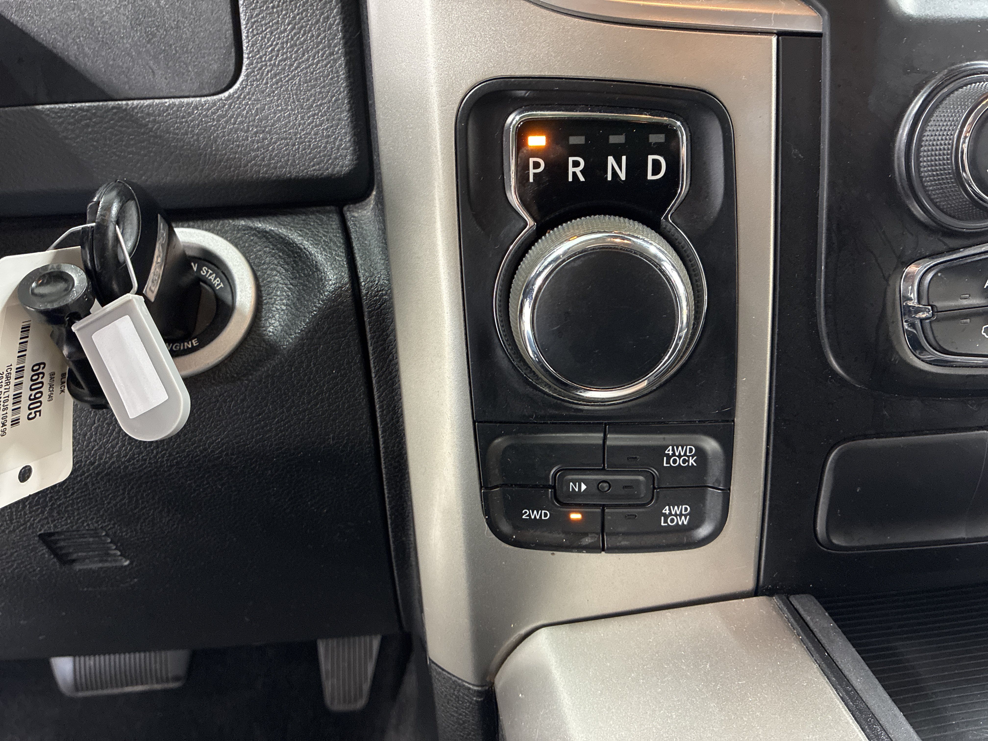 Used 2018 RAM 1500 SLT AWD/4WD image 23