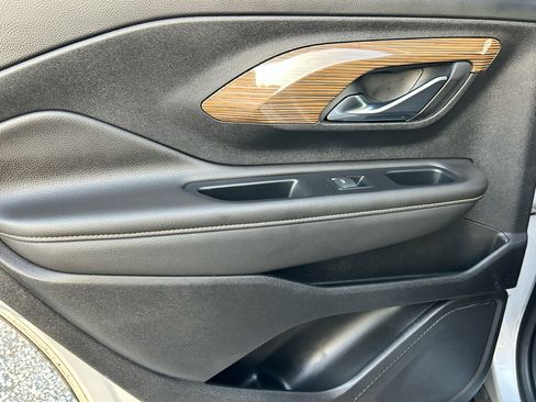 Used 2020 GMC Terrain SLE w/ Driver Convenience Package image 15