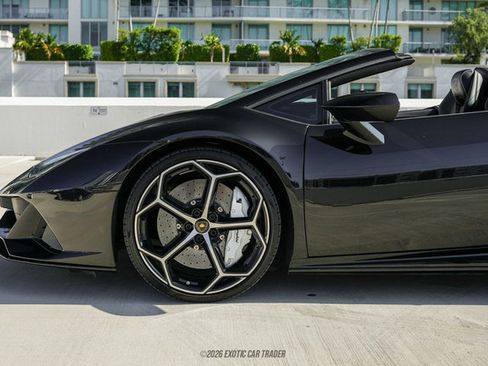 Used 2020 Lamborghini Huracan EVO AWD/4WD image 2