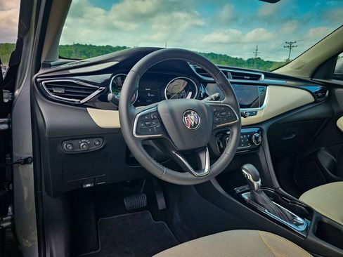 Used 2023 Buick Encore GX Preferred w/ Cold Weather Comfort Package FWD image 12