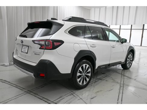 Used 2023 Subaru Outback Touring AWD/4WD image 7