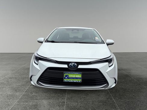 Used 2023 Toyota Corolla XLE image 2