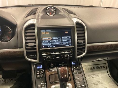 Used 2016 Porsche Cayenne AWD/4WD image 24