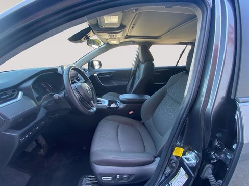 Used 2023 Toyota RAV4 XLE w/ Convenience Package image 9