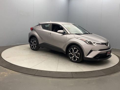Used 2019 Toyota C-HR XLE FWD image 7