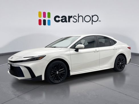 Used 2025 Toyota Camry SE w/ Convenience Package image 1