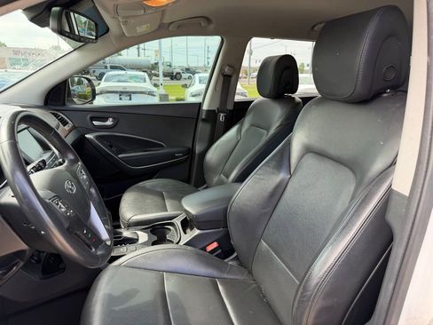 Used 2017 Hyundai Santa Fe SE w/ SE Premium Package 02 FWD image 4