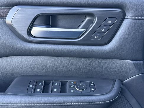 New 2026 Nissan Armada SL w/ Captain's Chari Seat Package image 16