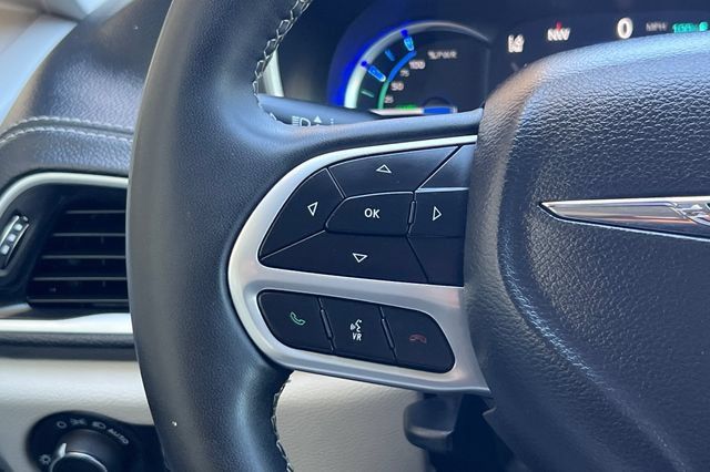 Used 2024 Chrysler Pacifica Limited FWD image 28