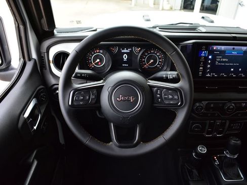 Used 2025 Jeep Gladiator Sport AWD/4WD image 35
