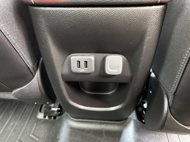 Used 2022 Chevrolet Colorado LT w/ Luxury Package RWD image 20