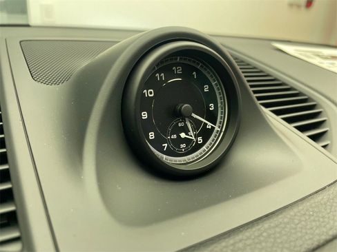 New 2026 Porsche Macan image 9