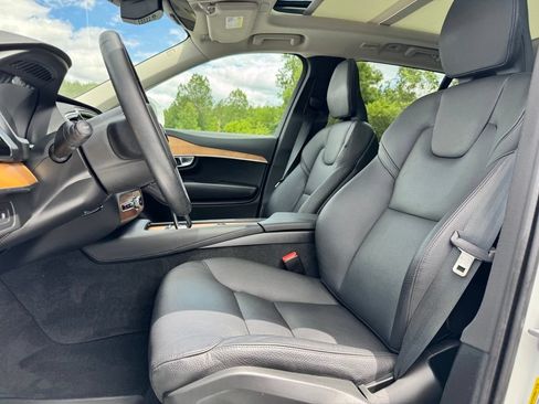 Used 2024 Volvo XC90 T8 Plus w/ Protection Package Premier AWD/4WD image 12