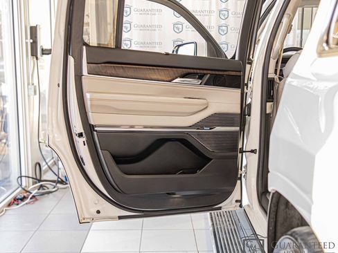 Used 2022 Jeep Grand Wagoneer Series II w/ Premium Group II image 21