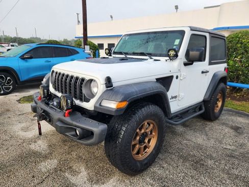 Used 2025 Jeep Wrangler Sport image 3