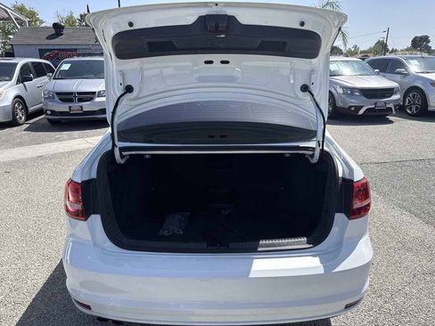 Used 2015 Volkswagen Jetta Sport image 12