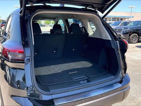Certified 2026 Nissan Rogue SV FWD image 32