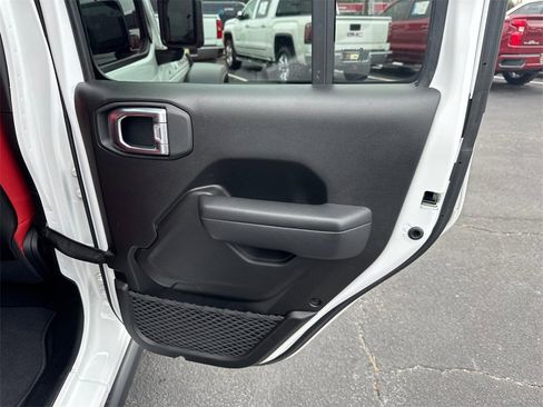 Used 2024 Jeep Wrangler Unlimited Rubicon image 17