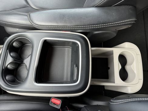 Used 2023 Chrysler Pacifica Touring-L image 29