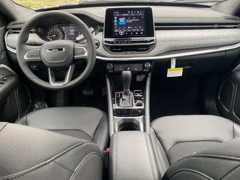 New 2026 Jeep Compass Latitude image 32