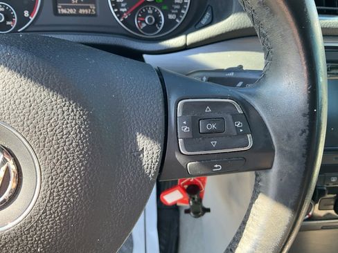 Used 2014 Volkswagen Passat 2.5 SE image 9