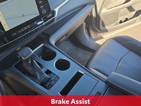 Certified 2022 Toyota Sienna XSE image 30