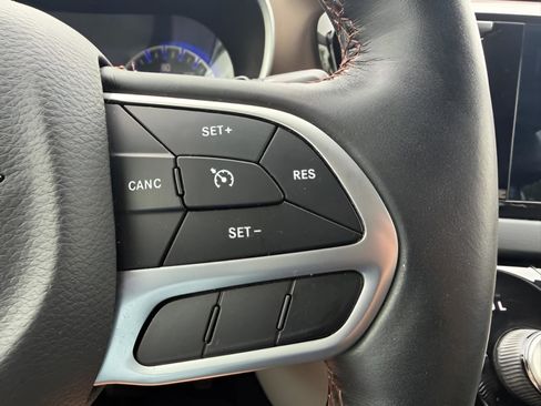 Used 2017 Chrysler Pacifica Touring-L Plus FWD image 14