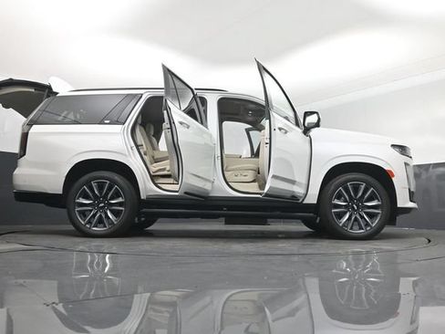 Used 2024 Cadillac Escalade Sport Platinum RWD image 7