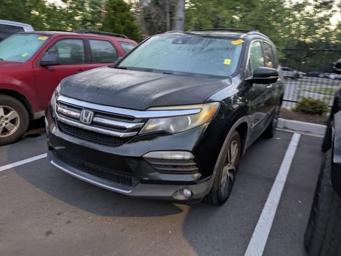 Used 2018 Honda Pilot Touring image 3