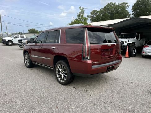 Used 2019 Cadillac Escalade Platinum RWD image 3