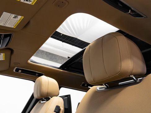 Used 2023 Land Rover Range Rover Autobiography image 34