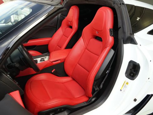 Used 2015 Chevrolet Corvette Z06 w/ 3LZ Preferred Equipment Group image 14