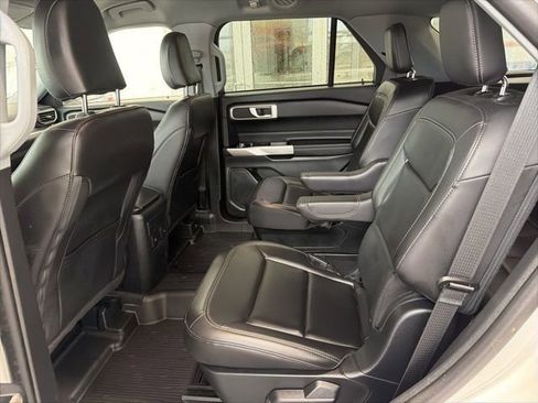 Used 2023 Ford Explorer XLT w/ Equipment Group 202A AWD/4WD image 17