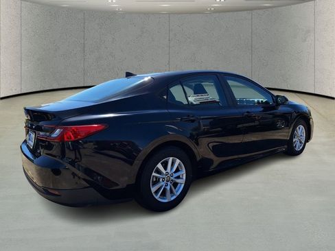 Used 2025 Toyota Camry LE FWD image 5