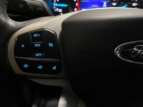 Used 2021 Ford Explorer XLT AWD/4WD image 10
