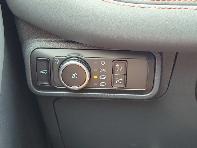 Used 2025 Ford Explorer Active w/ Active Comfort Package RWD image 13