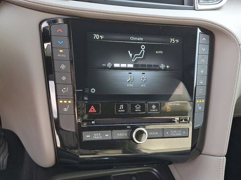 Certified 2025 INFINITI QX50 Luxe image 16